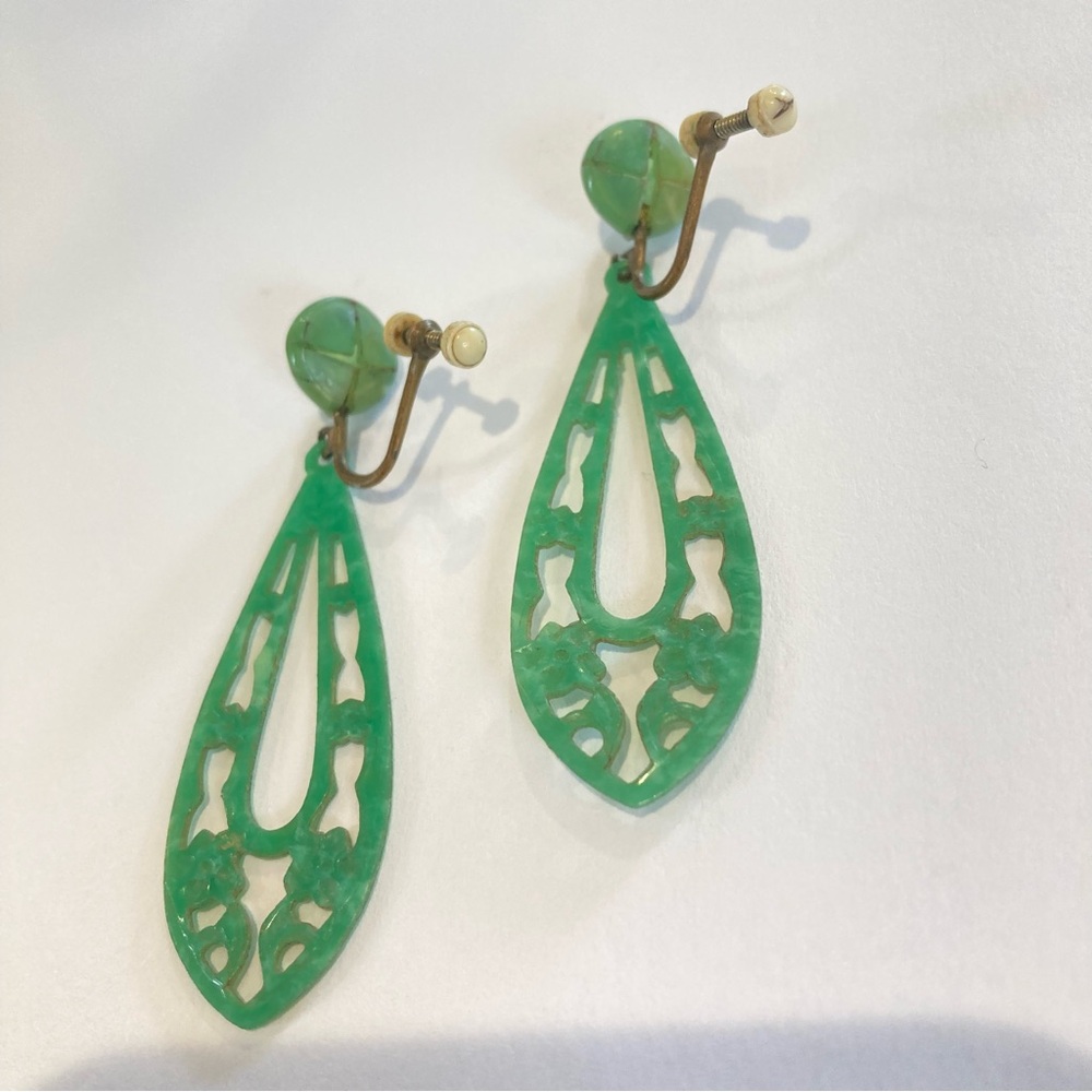 Vintage antique 1920s celluloid green dangle drop vintage screw back earrings - Picture 11 of 13